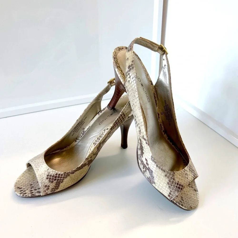 Bandolino Snake Print Sling Back Heel. Size 7M